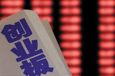 三大指数持续下行，创业板指一度跌至2592.42点，失守2600点关口